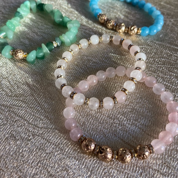 Handmade rose quartz and gold beaded bracelet - Picture 6 of 6